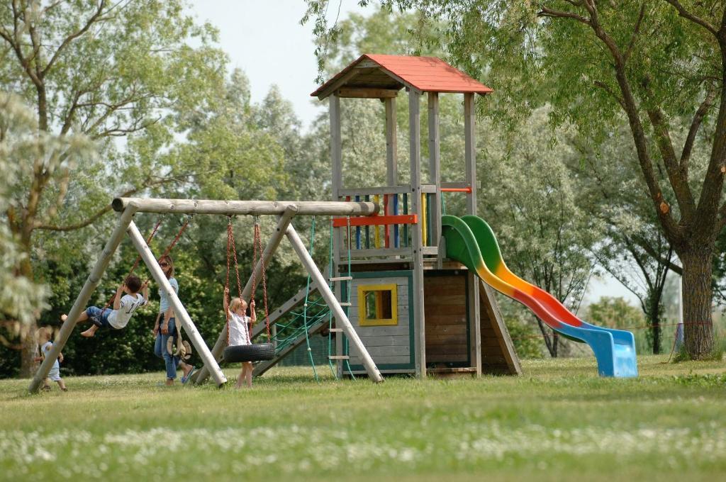 Hoteldorf Seepark Weiden Weiden am See Quarto foto