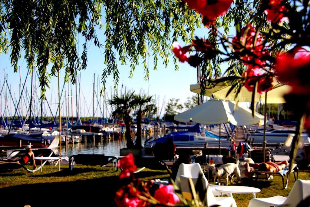 Hoteldorf Seepark Weiden Weiden am See Exterior foto